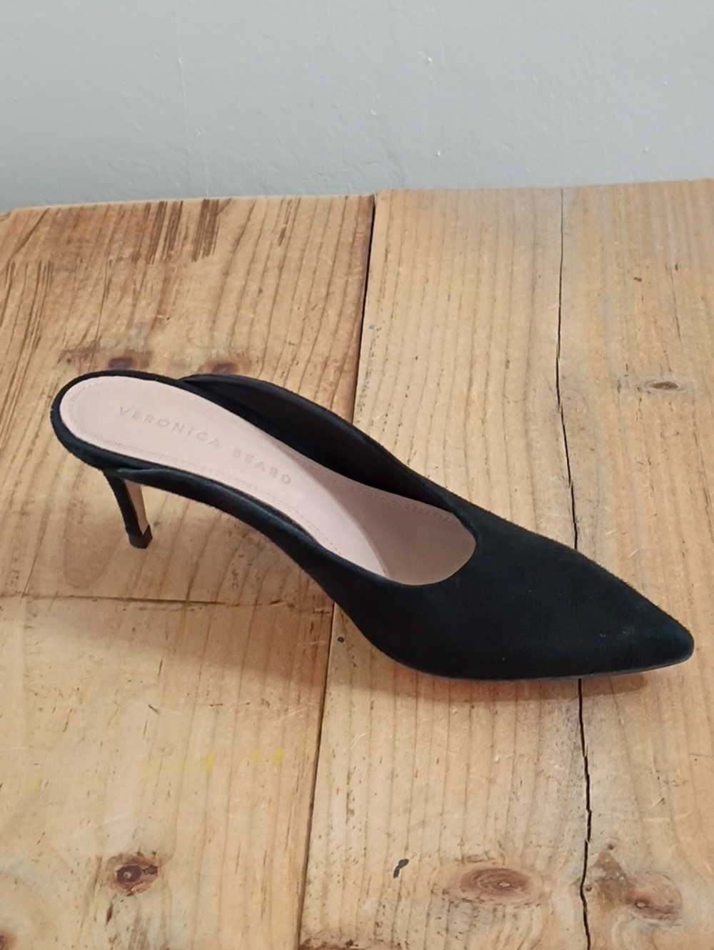 Veronica Bear Black Suede Slip On Heels Size 7 NEW